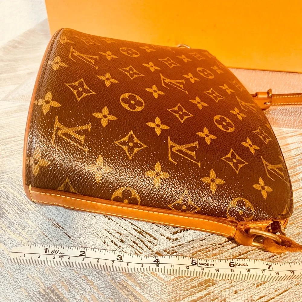 Louis Vuitton Brown Monogram Shoulder Bag - Picture 15 of 16